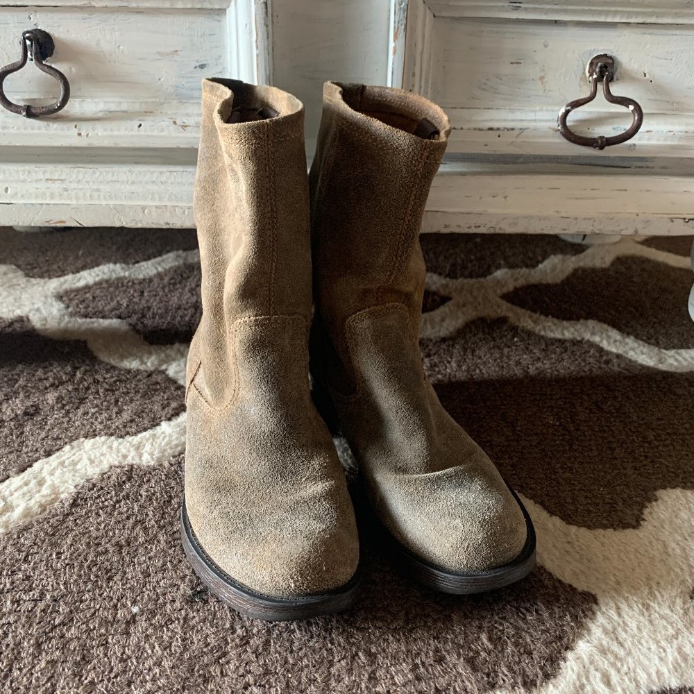 WOMEN'S STEVE MADDEN BOOT SIZE 8